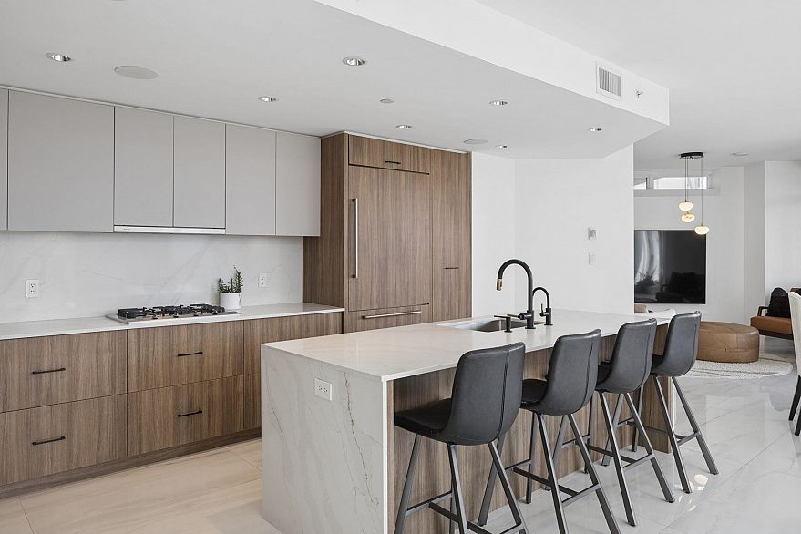 1701 1372 Seymour Street