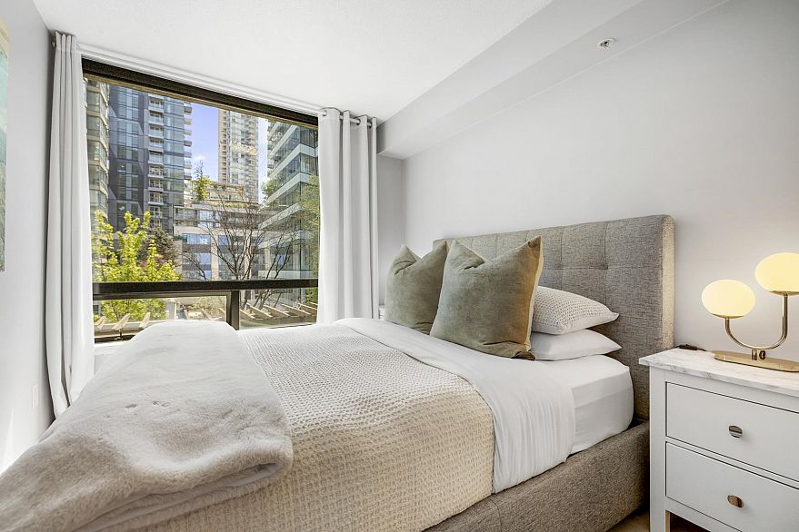 304 1003 Burnaby Street