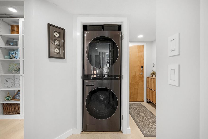 304 1003 Burnaby Street