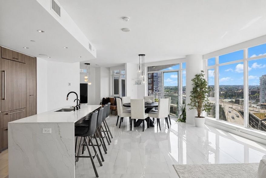 1701 1372 Seymour Street