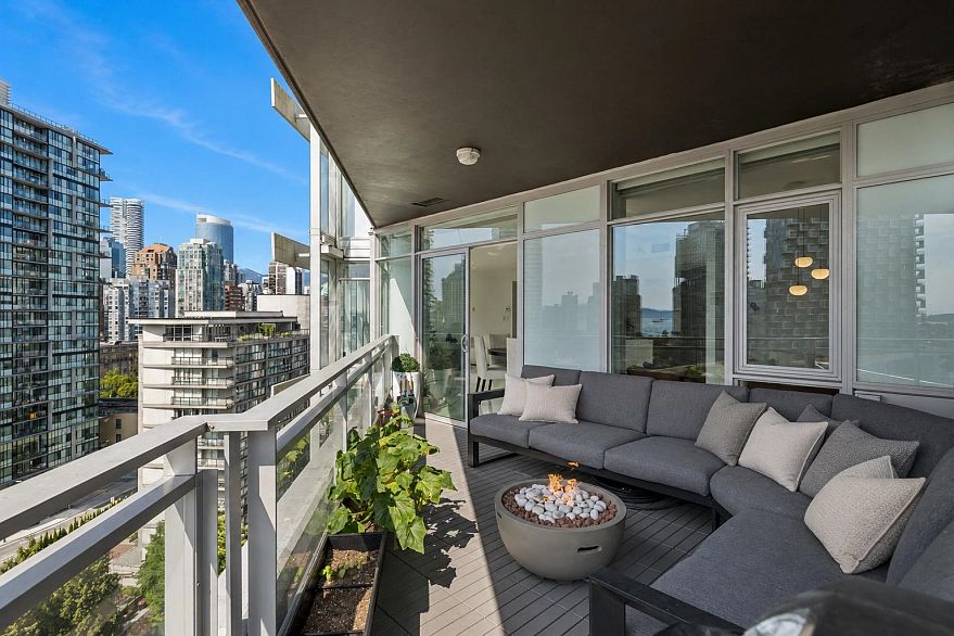 1701 1372 Seymour Street