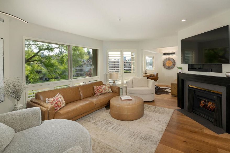 310 1859 Spyglass Place