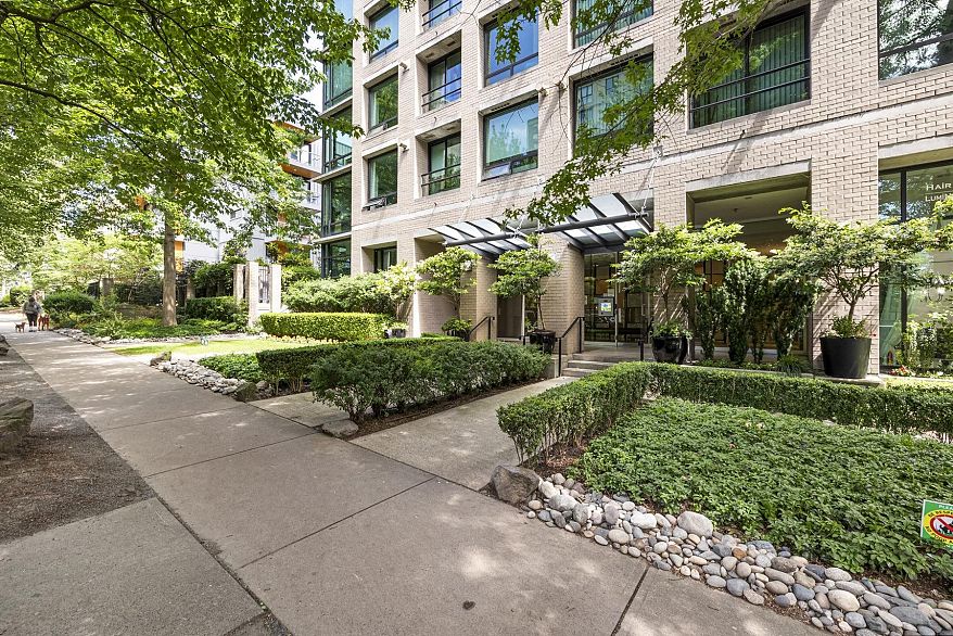 304 1003 Burnaby Street