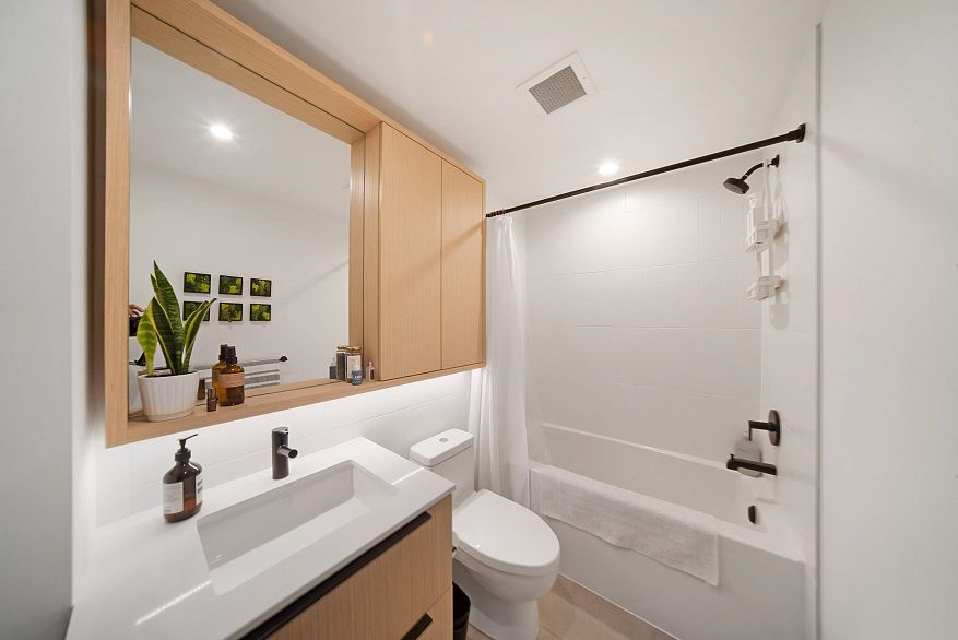 221 2520 Guelph Street