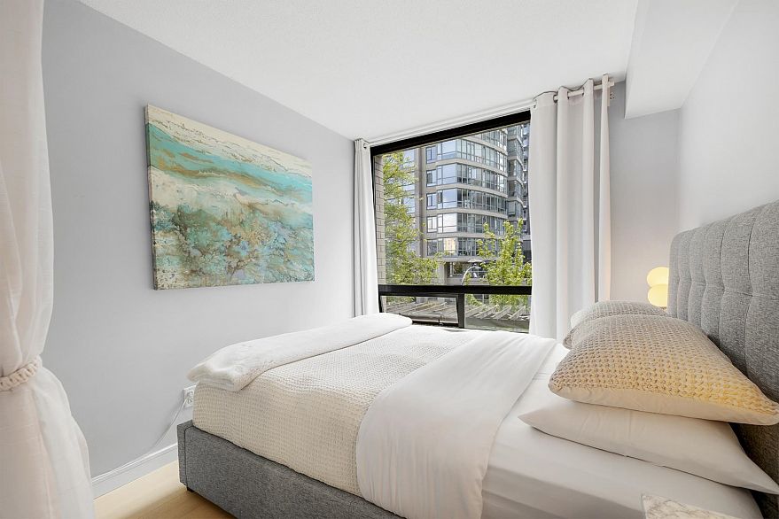 304 1003 Burnaby Street