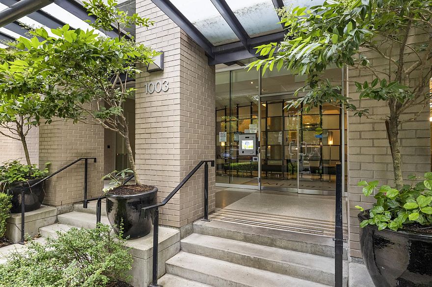 304 1003 Burnaby Street