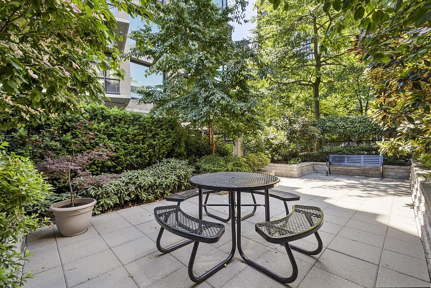 304 1003 Burnaby Street