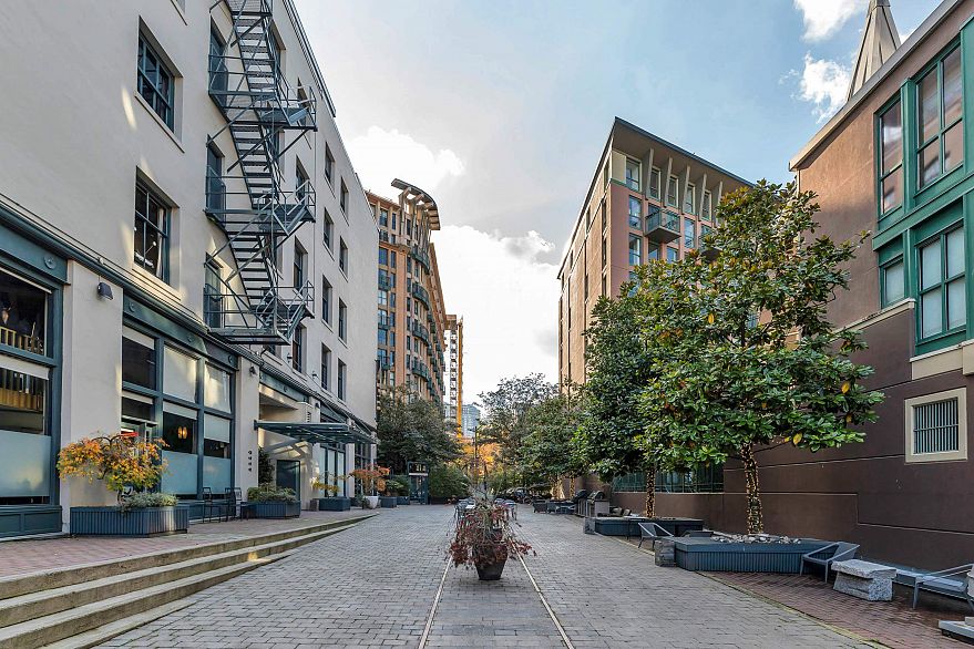 506 55 E Cordova Street