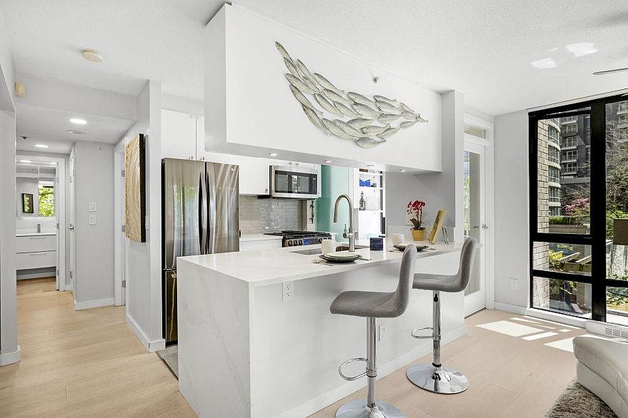 304 1003 Burnaby Street