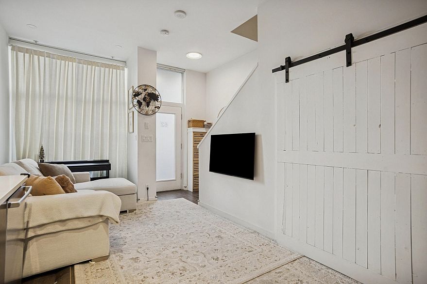 62 W 1st Avenue