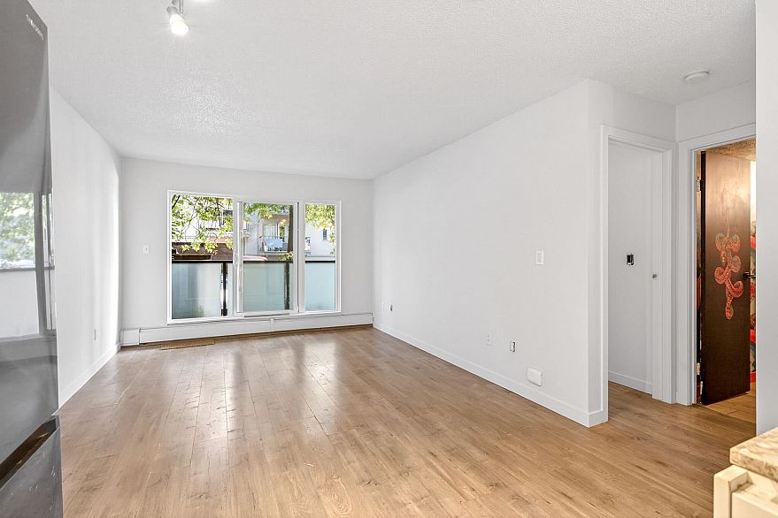 205 2328 Oxford Street