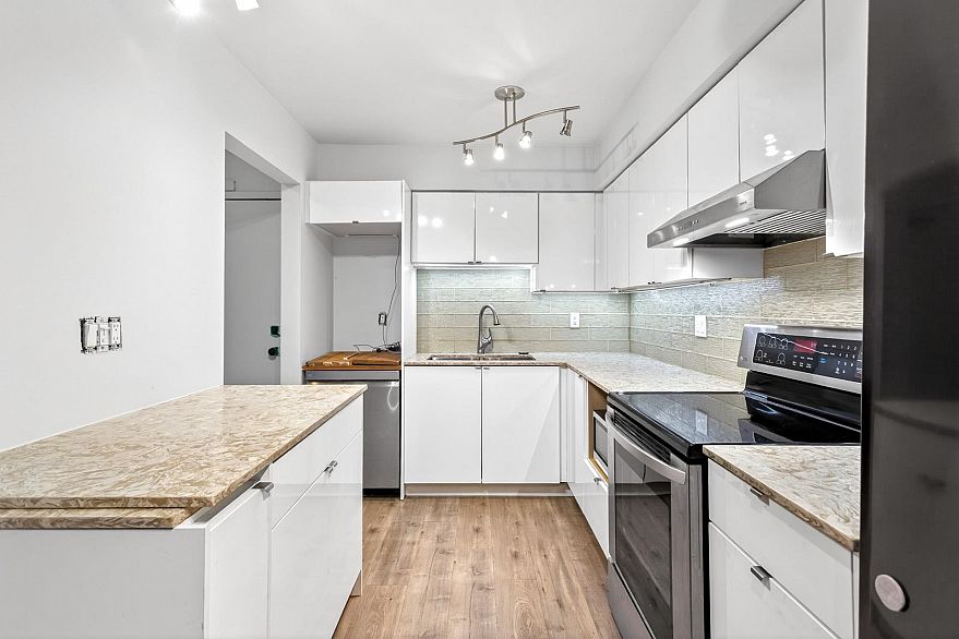 205 2328 Oxford Street