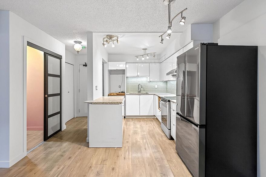 205 2328 Oxford Street