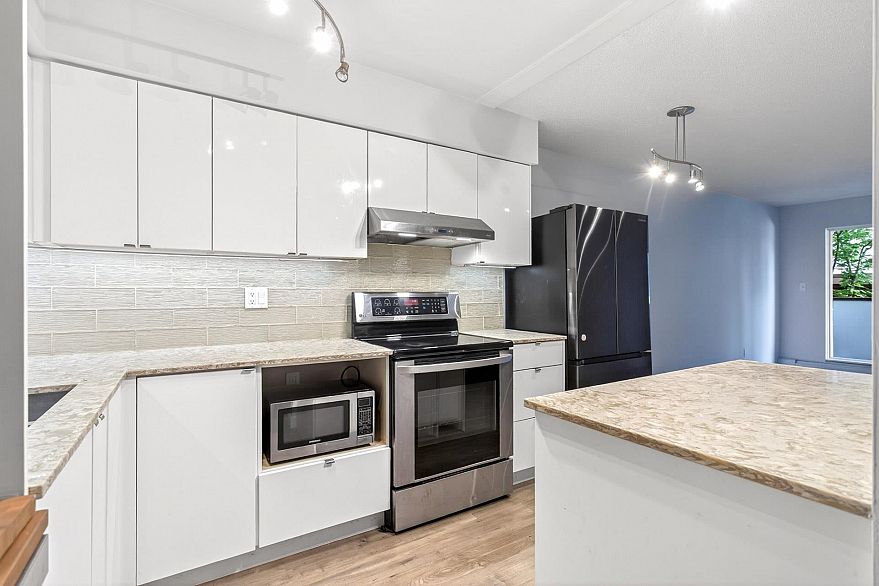 205 2328 Oxford Street