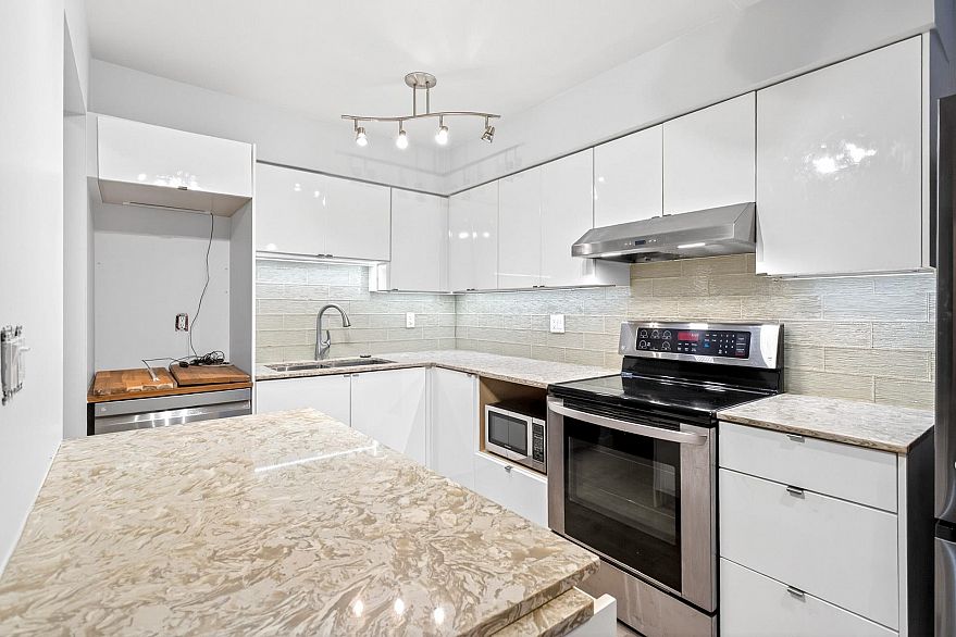 205 2328 Oxford Street