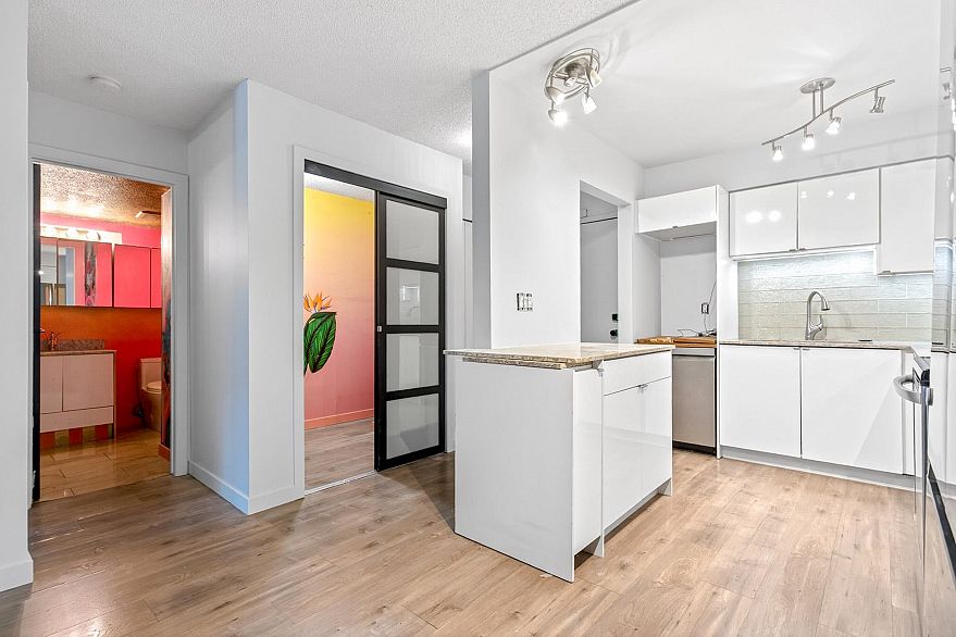 205 2328 Oxford Street