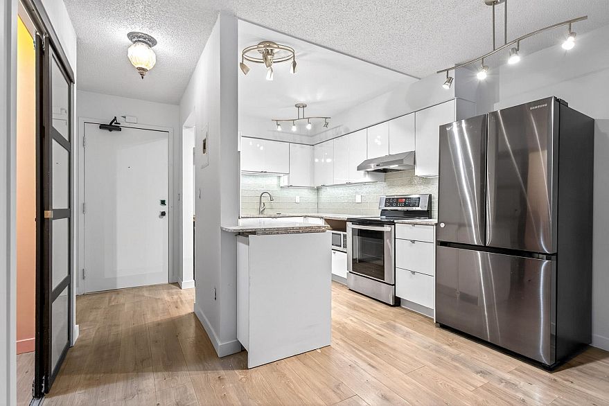 205 2328 Oxford Street