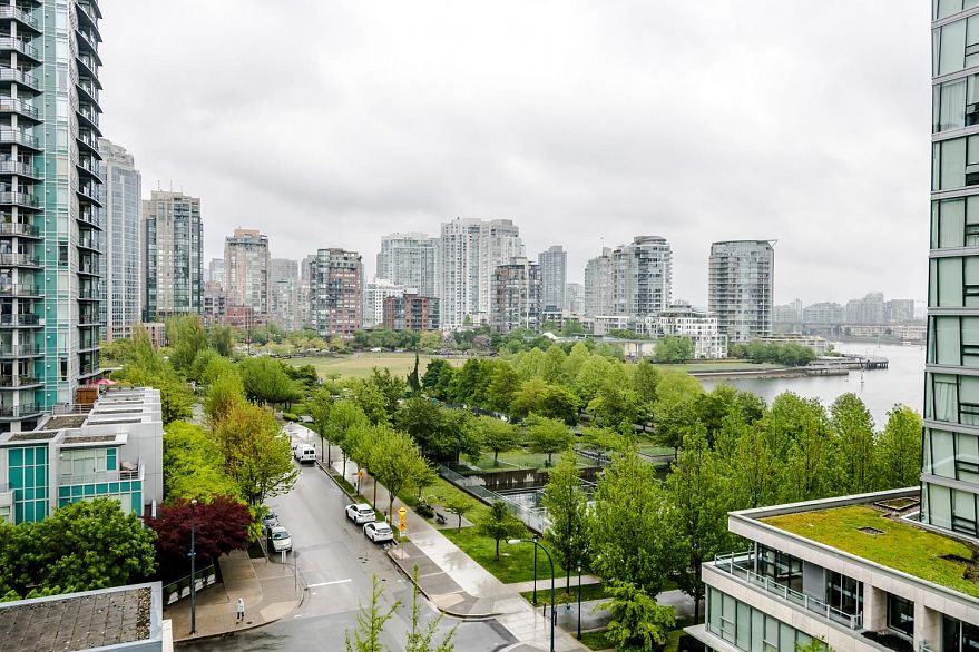 903 1515 Homer Mews