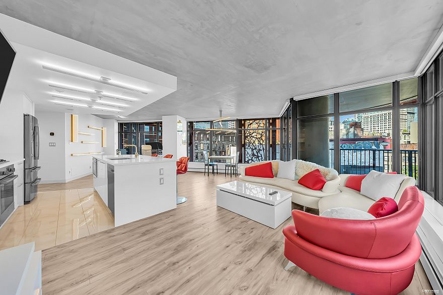 610 128 W Cordova Street