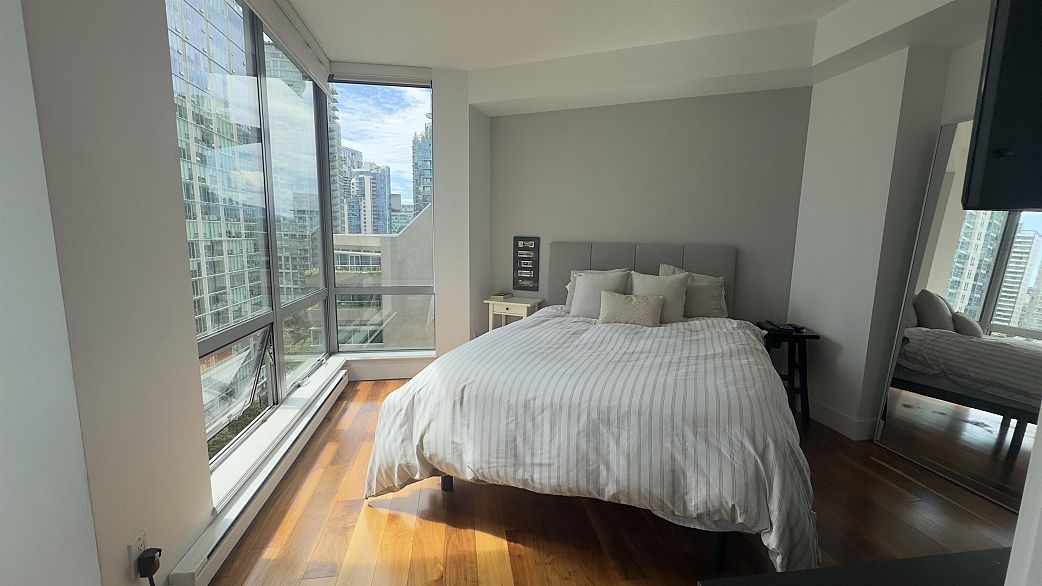 1404 1228 W Hastings Street