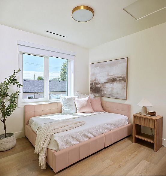 SL 4 2333 E 54th Avenue