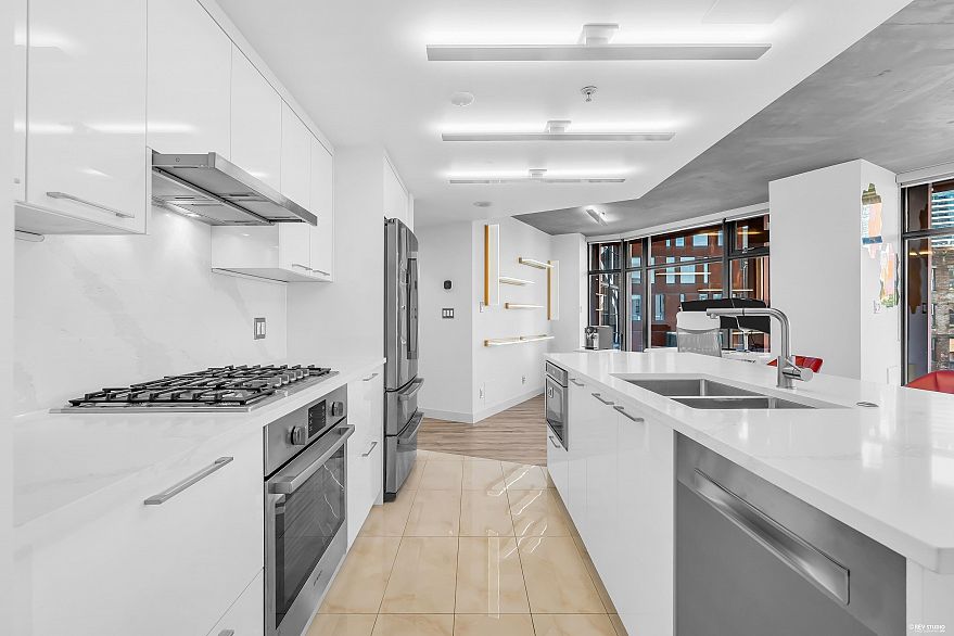 610 128 W Cordova Street