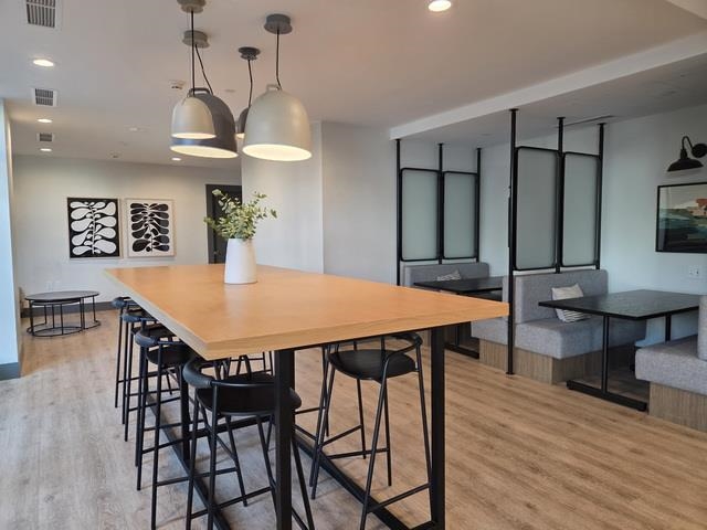 907 3430 E Kent Avenue South