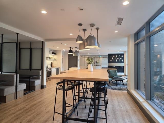 907 3430 E Kent Avenue South