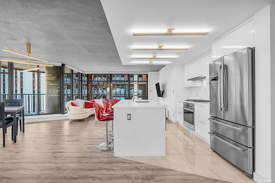 610 128 W Cordova Street