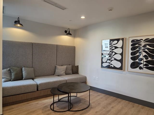 907 3430 E Kent Avenue South