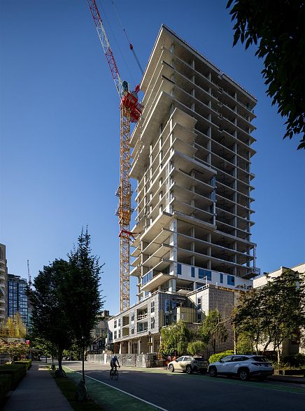 1402 1818 Alberni Street