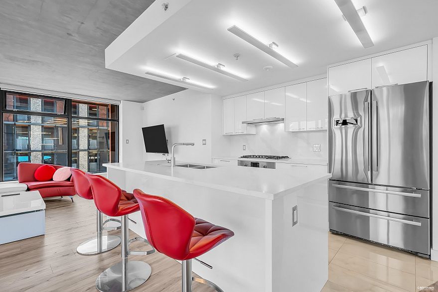 610 128 W Cordova Street