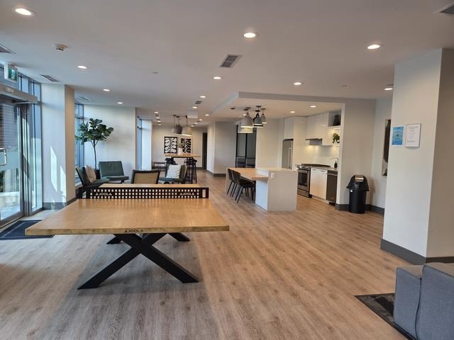 907 3430 E Kent Avenue South