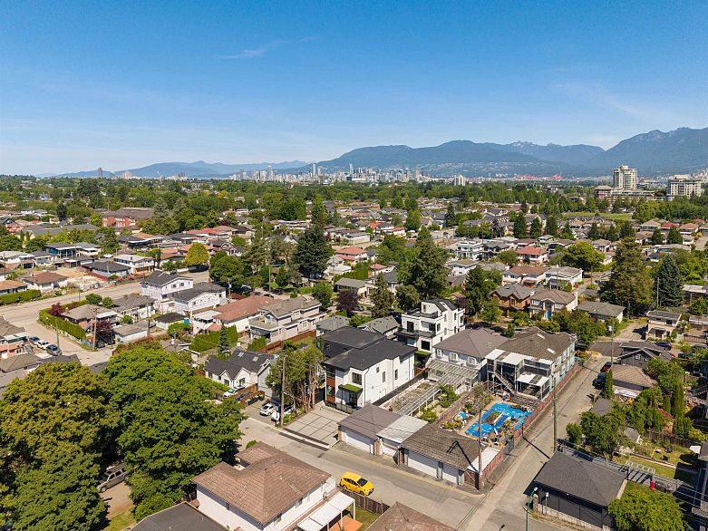 1 1450 E 30th Avenue