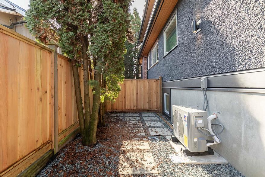 851 E 19th Avenue