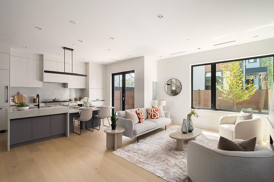 2 1450 E 30th Avenue