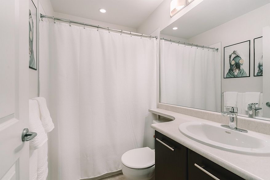 136 2418 Avon Place