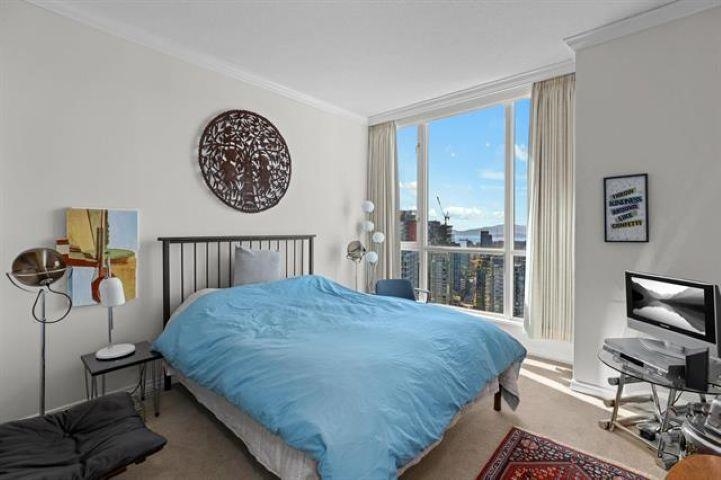 3705 1111 W Pender Street