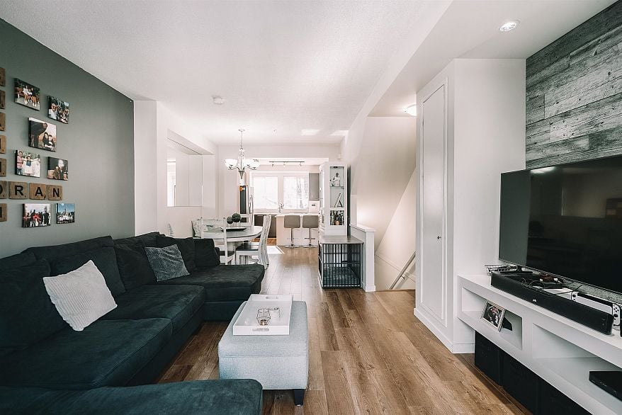 136 2418 Avon Place