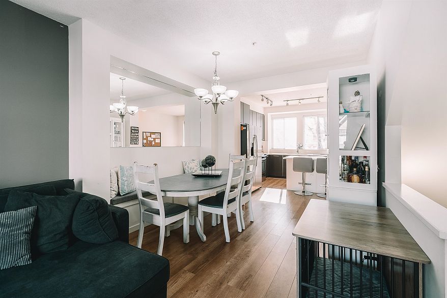 136 2418 Avon Place