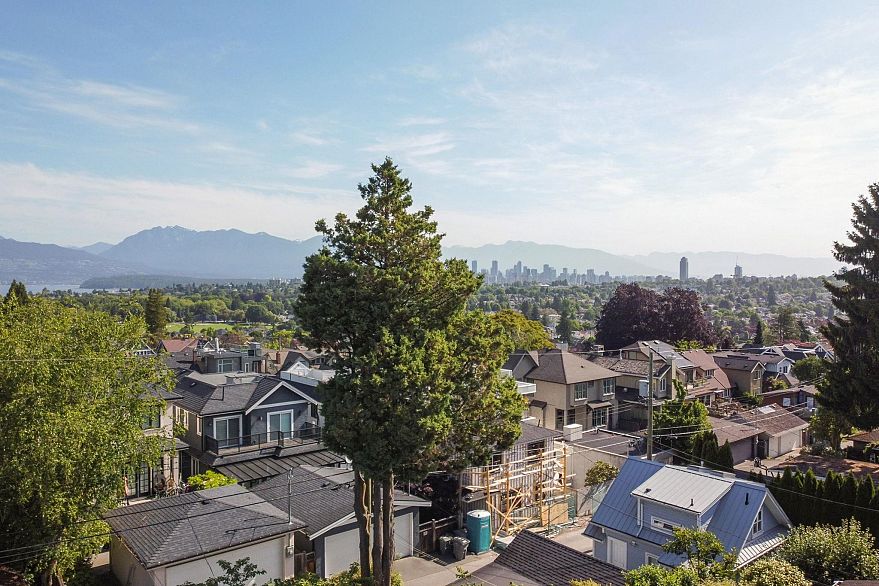 3149 W King Edward Avenue