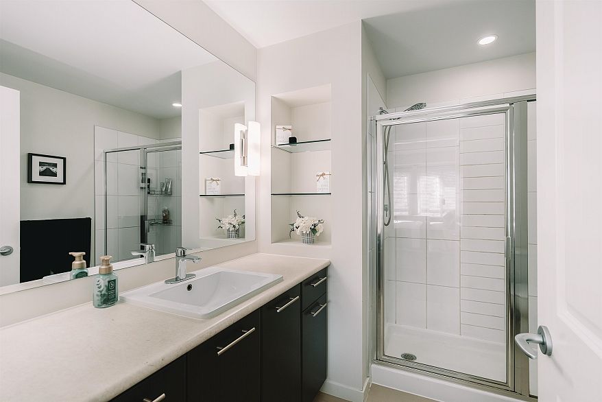 136 2418 Avon Place