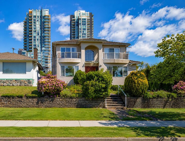 515 W 60th Avenue