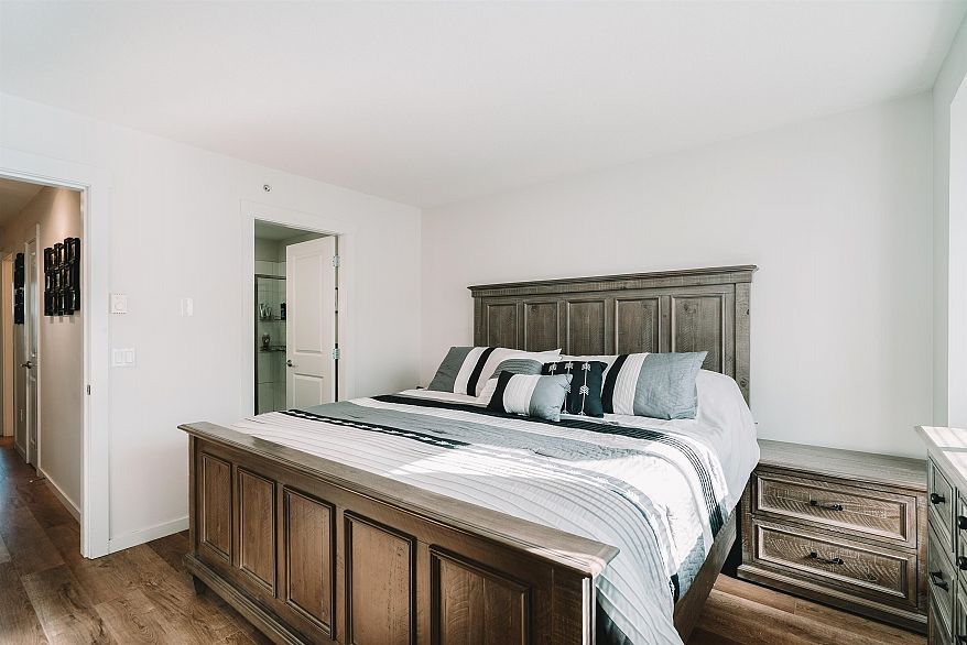 136 2418 Avon Place