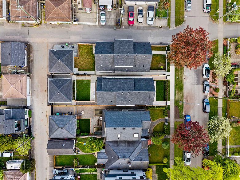 2 165 E 45th Avenue