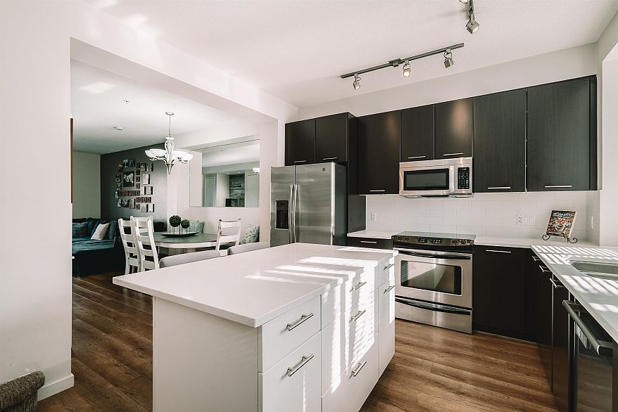136 2418 Avon Place