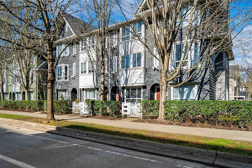 136 2418 Avon Place