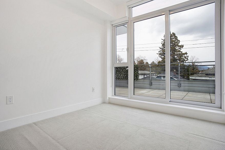 302 2455 Kingsway