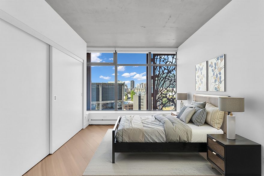 1806 128 W Cordova Street