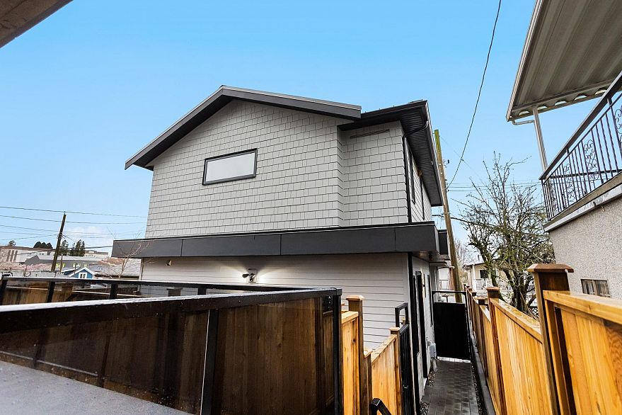 3277 Graveley Street